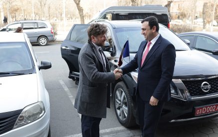 Դեսպան Դըկոտինյին ընդգծել է ֆրանսիական կողմի պատրաստակամությունը՝ Արմավիրի մարզում բնակություն հաստատած Լեռնային Ղարաբաղից բռնի տեղահանված բնակչության աջակցության ուղղությամբ