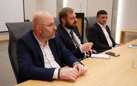 «Գործարարները մեր տնտեսության ողնաշարն են, որքան ամուր լինեն ձեր դիրքերը, այնքան կշահի պետությունը». ՀՀ էկոնոմիկայի նախարար Գևորգ Պապոյանը Գյումրիում հանդիպել է գործարարների հետ