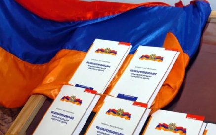 ՔՊ-ապետն ու իր վարչախումբը կրկին ու կրկին ոտնատակ կ’ընեն ամէն օրէնք ու Սահմանադրութիւն, հետեւելով կարգ մը «մեծերու» նոյն գործելաձեւին․ «Հայրենիք»