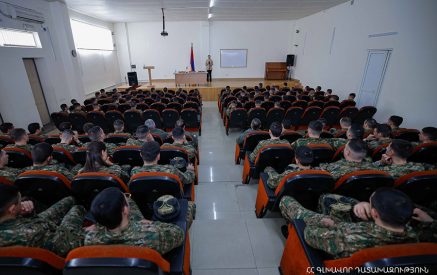 Հրամանատարական առաջնորդություն և ռազմավարական մտածողություն. Աննա Վարդապետյանը Վ. Սարգսյանի անվան ռազմական ակադեմիայի կուրսանտների հետ Վարպետաց դաս է անցկացրել
