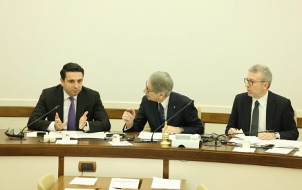 Իտալիայի Սենատում ԵՄ քաղաքականությունների հանձնաժողովի` Հայաստանին նվիրված լսումներին Ալեն Սիմոնյանը ներկայացրել է հայաստանյան դիրքորոշումը տարբեր արդիական հարցերի շուրջ