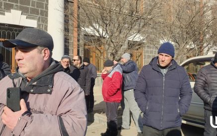 «Ամոթ էլ է, միս ծախող ենք, 4 կիլո մսի համար ԴիԿապրիոն ենք դարձել, սաղ օր տելեվիզորի դեմն ենք»․ շիրակցի մսավաճառներ
