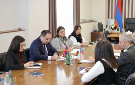 Նախարար Խուդաթյանը և դեսպան Պիրունչիկը քննարկել են Երևան-Պրահա ուղիղ չվերթ սկսելու անհրաժեշտությունը