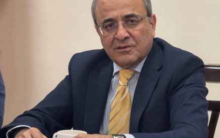 Էդվարդ Սանդոյանը պնդում է՝ չի արգելել ուսանողներին հանրային տիրույթում հանդես գալ հայտարարությամբ