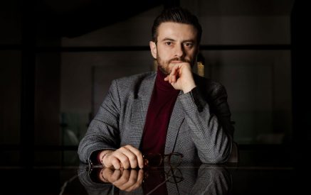 «Թէկուզ տկար». Ընդունելով հանդերձ թէ միջազգային դատական գործընթացները բացթողումներ եւ վտանգներ կը պարունակեն, ՀՀ իշխանութիւնները իրաւունք չունին այդ միջոցներէն հրաժարելու. Գէորգ Յակոբճեան. «Ապառաժ»