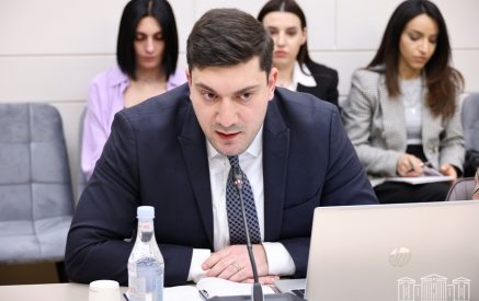 «Ուղիղ եթերի ժամանակ արգելված արարքների կոչեր հնչելու դեպքում հեռարձակողը պատասխանատվության չի ենթարկվում, եթե կոչի հեղինակը ուղիղ եթերում զգուշացվել է իրավախախտման մասին»