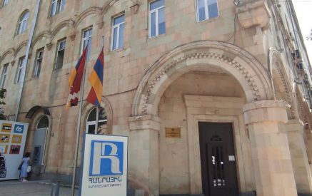 Այդ դրոշը կոնկրետ հասցեատերեր ունի՝ և ողջերի, և զոհվածների մեջ: Չարժեր դրան ձեռք տալ. Գարեգին Խումարյան