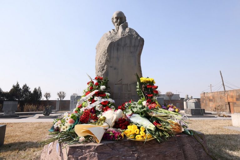 С днем рождения старосте