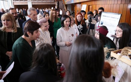 ՅՈՒՆԵՍԿՕ-ի կողմից սահմանված Մայրենի լեզվի միջազգային օրը դպրոցականները ներկայացրել են ազգային փոքրամասնությունների մշակույթին վերաբերող նախագծեր