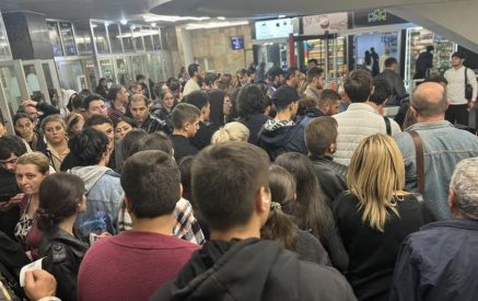 Աբսուրդ է, լավ, մետրոն ինչի՞ թանկացավ, վագոններն էլ հո չե՞ն շատացել. քաղաքացի