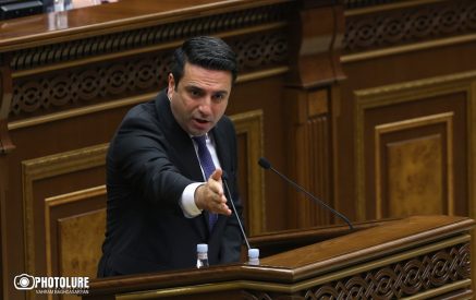 «Ենթադրում են, թող խաչակնքվեն»․ Ալեն Սիմոնյանի հեգնանքը՝ ընդդիմադիրներին