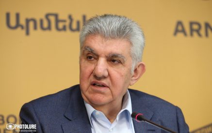 «Իմ կարծիքով՝ պատճառն այն է, որ ես բավականին ակտիվ մասնակցում եմ ՀՀ-ի քաղաքականությանը»․ Արա Աբրահամյանը՝ իրեն օդանավակայանում ժամերով պահելու մասին