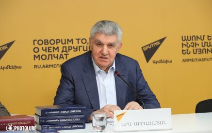 «Ասեք, պարո′ն վարչապետ, ի՞նչ պայմանագիր է, ի՞նչ ես ստորագրում․ քո բոլոր ստորագրած թղթերը մեր ազգին կործանման են տանում»․ Արա Աբրահամյան
