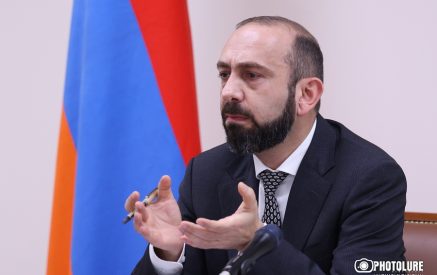 ԼՂ հայերի՝ իրենց բնօրրան վերադառնալու ու անվտանգ ապրելու պայմաններ այս պահին չեմ տեսնում․ Արարատ Միրզոյան