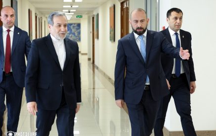 «Բեռնատարների վարորդների համար ճանապարհը պետք է լինի հեշտ, ու ծախսերը նվազեն»․ Իրանի ԱԳ նախարար