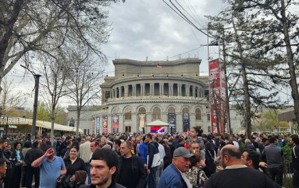 «Ինձ պետք չի քո տված 40+10-ը, ինձ իմ հայրենիքը վերադարձրու»․ արցախցիները բորբոքվեցին