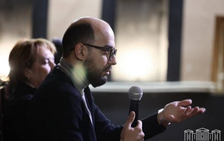 «Բոլորի գլուխները տալու ենք պատերին, ովքեր փող են ուզում բաժանել մարդկանց»․ Արթուր Հովհաննիսյանը՝ Գյումրիում կատարվողի մասին