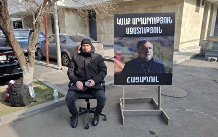 Լևիկ Խաչատրյանը ՄԱԿ-ի հայաստանյան գրասենյակի դիմաց անժամկետ հացադուլ է հայտարարել