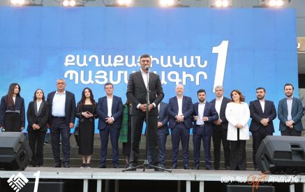 «Եկել ու փորձում են համոզել, որ Գյումրու ընտրությունները Ղարաբաղի մասին են»․ ՔՊ-ի հանրահավաքը՝ Թատերական հրապարակում