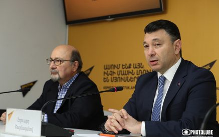 «Էդ ի՞նձ եք ասում՝ սեփական պրինցի՞պ, որ առաջինն եմ ասել՝ Քոչարյանը քաղբանտարկյալ է, թե՝ Աշոտյան Արմենին, որ 2 տարի նստած է»․ Շարմազանով