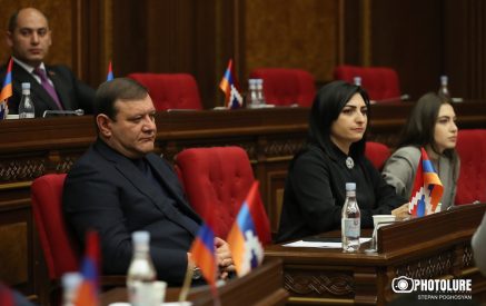«Տիկին Թովմասյան, ինչի՞ եք այդպես ագրեսիվ»․ Ալեն Սիմոնյանը՝ Թագուհի Թովմասյանին