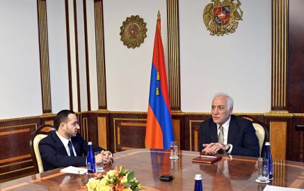 Մխիթար Հայրապետյանը Վահագն Խաչատուրյանին ներկայացրել է «ՀՀ Տիեզերական ռազմավարության» նախագիծը