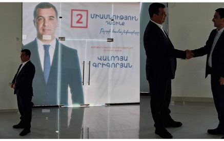 Վոլոդյա Գրիգորյանը մնացել է համայնքի բնակիչների կողքին՝ չծախվելով ՔՊ-ին. Նաիրի Հոխիկյան