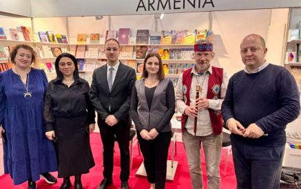 «Գրականությունը կարող է նոր կամուրջներ ստեղծել մեր ժողովուրդների միջև». Լայպցիգի գրքի ցուցահանդեսում կայացել է Իսահակյանի «Աբու-Լալա Մահարի» պոեմի գերմաներեն հրատարակության շնորհանդեսը