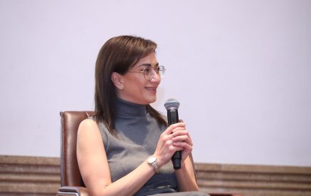 «Քանի որ «Կրթվելը նորաձև է» կրթարշավին մասնակցել ցանկացողների թիվն ամեն օր աճում է, որոշում կայացվեց լսարանին ներկայանալ բանախոսության տեսքով»