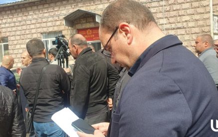 Գյումրու համայնքապետի թեկնածու Մարտուն Գրիգորյանի որդուն և հորը ձերբակալել են. Արսեն Բաբայան