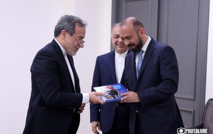 «Դիվանագիտությունը խաղ չէ, որտեղ պարտադիր պետք է հաղթել, այն գործընթաց է, որտեղ պարտադիր պետք է հասկանալ դիմացինին». ՀՀ ԱԳՆ-ում կայացել է Իրանի արտգործնախարարի գրքի շնորհանդեսը