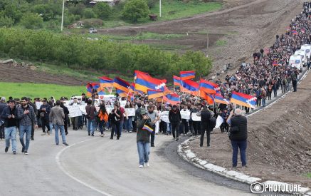 Ի՞նչ է պահանջում Երեւանը Բաքվից