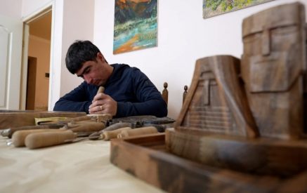 Երևանում երկար բուժումից հետո պատերազմի վիրավորը որոշել է գործը շարունակել Երևանում՝ հավակնելով մրցունակ դառնալ շուկայում. ԱրցախԹիՎի