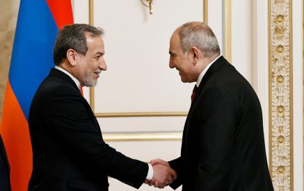 Արաղչին ընդգծել է տարածաշրջանում գոյություն ունեցող սահմանների անխախտելիության կարևորությունը և շեշտել Իրանի շարունակական աջակցությունը Հայաստանի տարածքային ամբողջականությանը