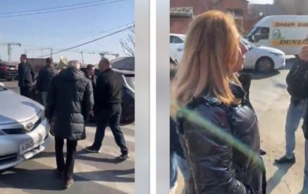 «Թող Տիգրան Ավինյանը գա այստեղ եւ տեսնի, թե ինչ իրավիճակ է ստեղծվել այս խաչմերուկում՝ իր ապօրինի թույլտվության արդյունքում». Զարուհի Փոստանջյանը եւ մի խումբ քաղաքացիներ փողոց են փակել