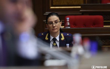 «Հ1-ի եթերում պատրաստ եք խոսել, բայց լրագրողների խնդրահարույց հարցերին չեք պատասխանում». Աննա Վարդապետյանը կրկին խուսափեց լրագրողներից