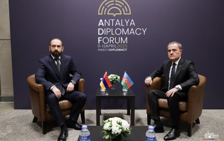 Արարատ Միրզոյանն ու Ջեյհուն Բայրամովը քննարկել են Հայաստանի և Ադրբեջանի միջև խաղաղության հաստատման մասին համաձայնագրի տեքստի ավարտից հետո կարգավորման գործընթացում առկա իրավիճակը. ԱԳՆ