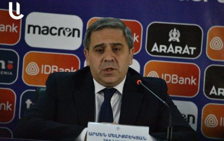 «Լրատվամիջոցների հետ շփվելիս աշխատեք ձեր խոսքերում զուսպ լինել եւ լրագրողների հարցերին գնահատականներ ու որակումներ չտալ». Aravot.am-ի հորդորը ՀՖՖ նախագահին