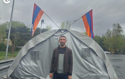 «Եթե 50 հազար դրամ աջակցությունը մեկ ամսով երկարաձգեն, կարողանալո՞ւ են այդ ընթացքում մեզ կացարանով ապահովել, եթե այո, համաձայն ենք փոխվարչապետի առաջարկին». Արտակ Մկրտչյան