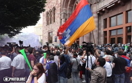 «Փոխվարչապետն ասաց՝ պատրաստ են եւս մեկ ամիս երկարաձգել 50 հազարական դրամ աջակցությունը, բայց նախապայմանով, որ պետք է վրանը հանենք»․ Նժդեհ Իսկանդարյան