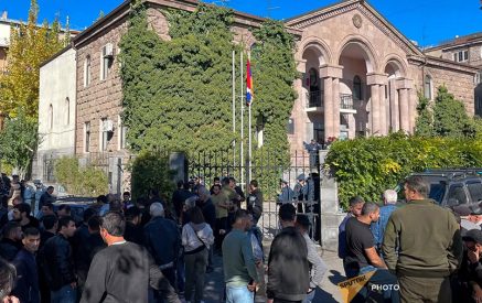 Հակոբ Հակոբյան. «Արցախի խնդիրը ներկայացուցչության դռների հետևում չէ։ Արցախի խնդիրը ՀՀ կառավարության շենքի ներսում է»