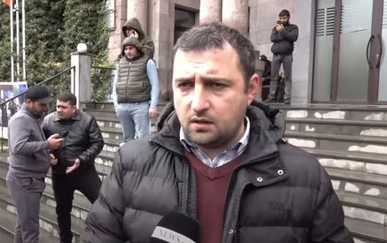 «Սամվել Շահրամանյանը խոսք է տվել, որ ապրիլի 18-ին այստեղ է լինելու եւ պատասխանելու է ժողովրդի հարցերին, ամեն ինչ պետք է լինի հրապարակային»․ Արթուր Օսիպյան