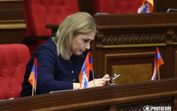 «Քվե՝ ինչի՞ դիմաց։ Ձեր հասցրած հատկապես ո՞ր պատմական վնասն եք այնքան թերագնահատում, որ մարդկանցից քվե եք ակնկալում». Էլինար Վարդանյան