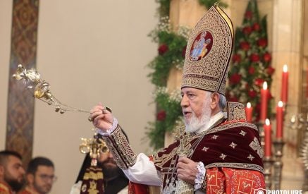 Հայրապետական Սուրբ Պատարագին ներկա էին Գերագույն հոգևոր խորհրդի անդամներ, Մայր Աթոռի բարերարներ