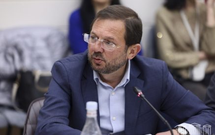 «25-օրյա վարժական հավաքների մասնակիցներին փոխանցված գումարից պահվում է հանդերձանքի գումարը»․ Գեղամ Մանուկյանն ահազանգեց