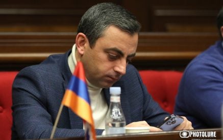 «Մի օր զրկվելու եք ՊՊԾ-ից, ու էն ժամանակ, եթե մեջներդ տղամարդ կա, ձեր ասածներին պատասխան կարո՞ղ եք տալ, կտեսնենք»․ Իշխան Սաղաթելյանը՝ իշխանական պատգամավորներին