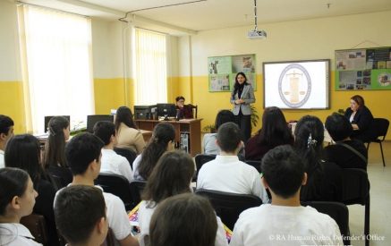 Անահիտ Մանասյանը դասախոսությամբ է հանդես եկել թիվ 147 հիմնական դպրոցի բարձր դասարանների աշակերտների համար