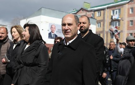 Գյումրեցիները սպասում են, Մարտուն Գրիգորյանը՝ լռում․ ո՞վ կդառնա քաղաքապետ