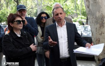 Պատկան մարմինների լռությունը ոչ օրինաչափ է, դե քաղաքացիներին թալանում են, ոչինչ, թող գնան դատարաններ. ցուցարարները ԿԲ-ից գնում են ՄԻՊ գրասենյակ