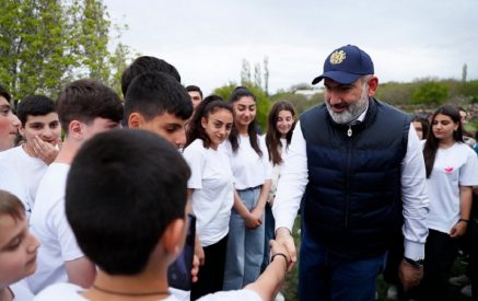 Այսչափ բացասական գնահատականով ու վառ արտահայտված այսպիսի խայտառակ հետադիմությամբ անկարելի է երբեւէ «առաջին դասարանից» բարձրանալ․ «Հայացք Երևանից»
